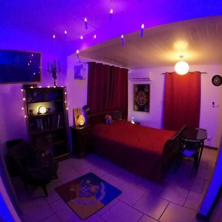 La Chambre Des Sorciers - Logement Independant Sainte-Marie Exterior photo
