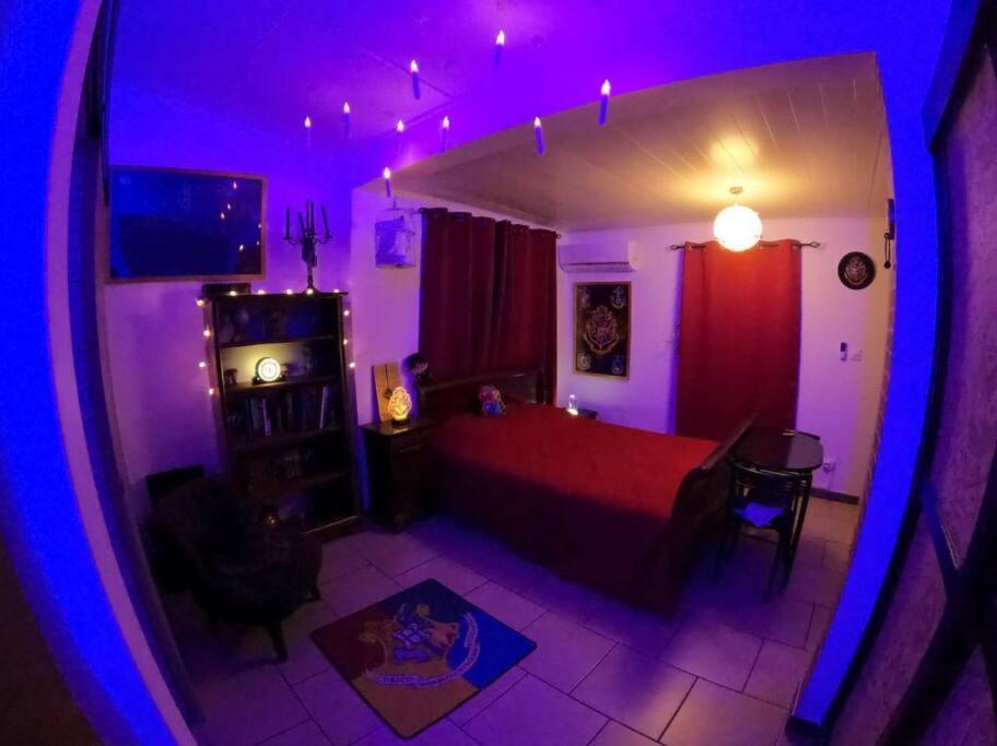 La Chambre Des Sorciers - Logement Independant Sainte-Marie Exterior photo